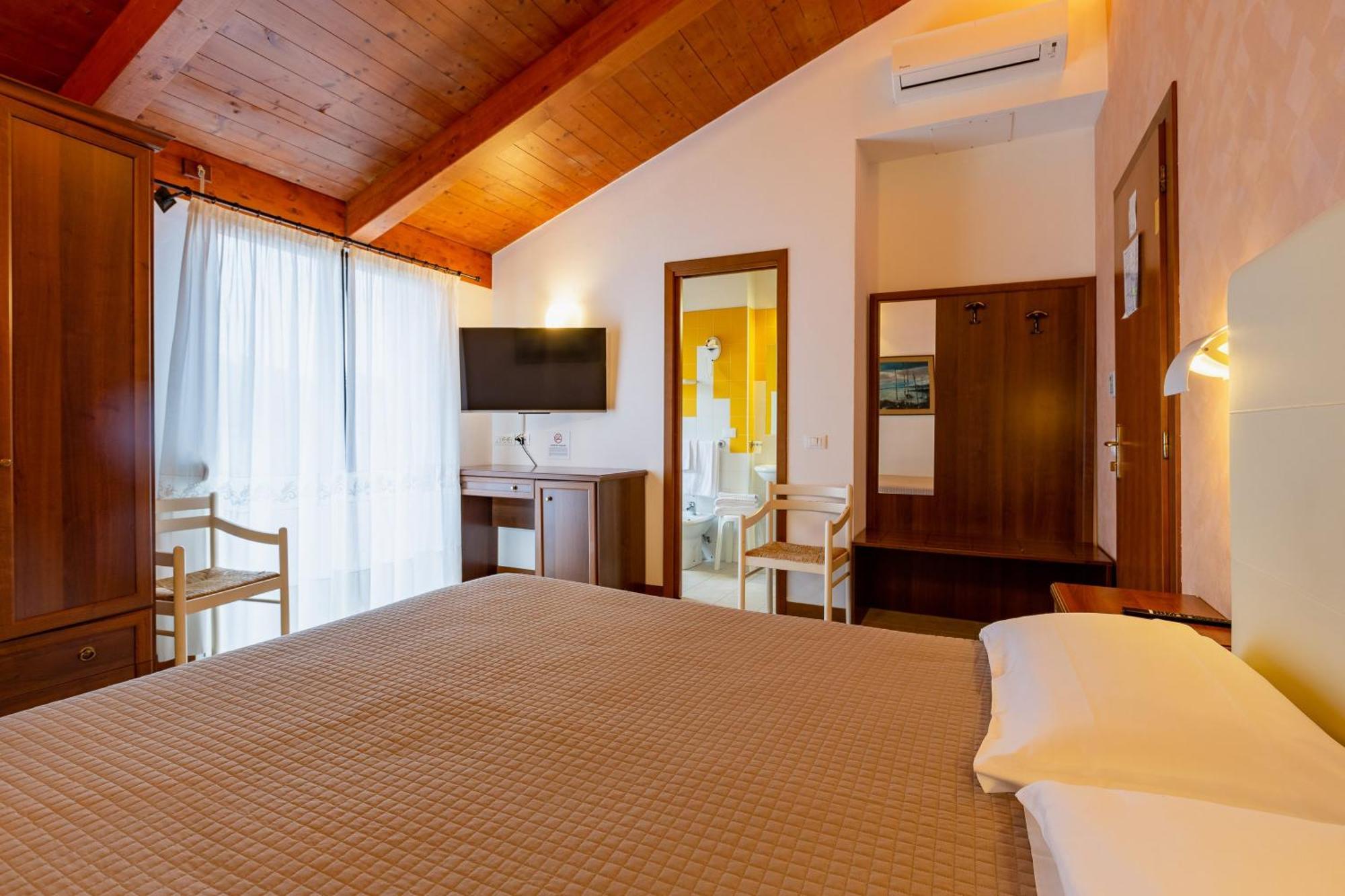 Hotel Columbia 3*