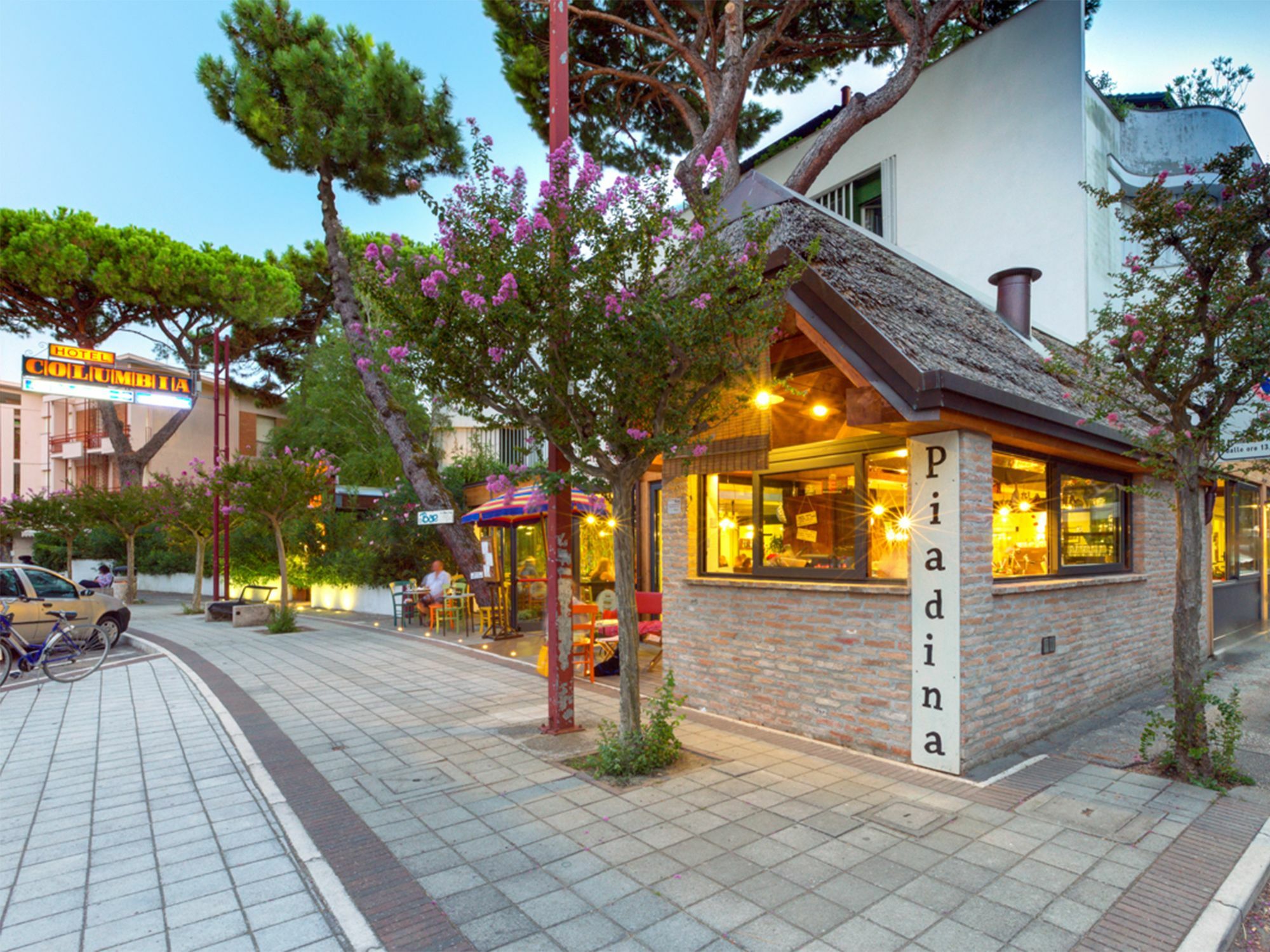 Columbia Hotel 3*